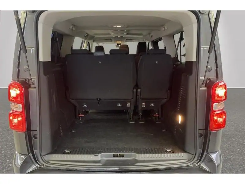 Occasie Peugeot Traveller Business 2.0 BlueHDi EAT8 180 pk GREY 19