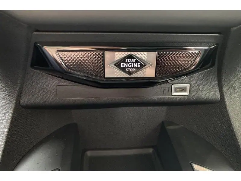 Occasion DS Automobiles DS 3 BASTILLE E-TENSE WHITE 39