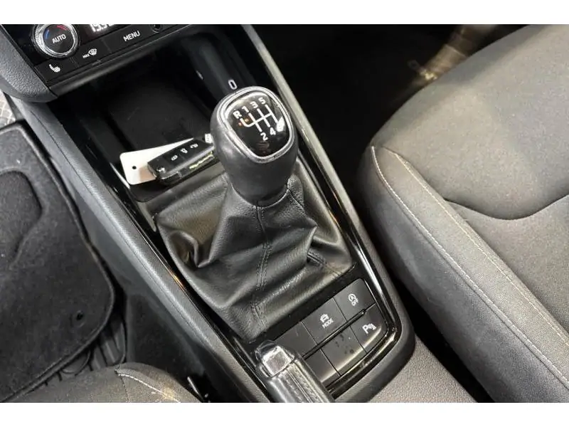 Occasion Skoda Kamiq Berline MANUAL BLACK 16