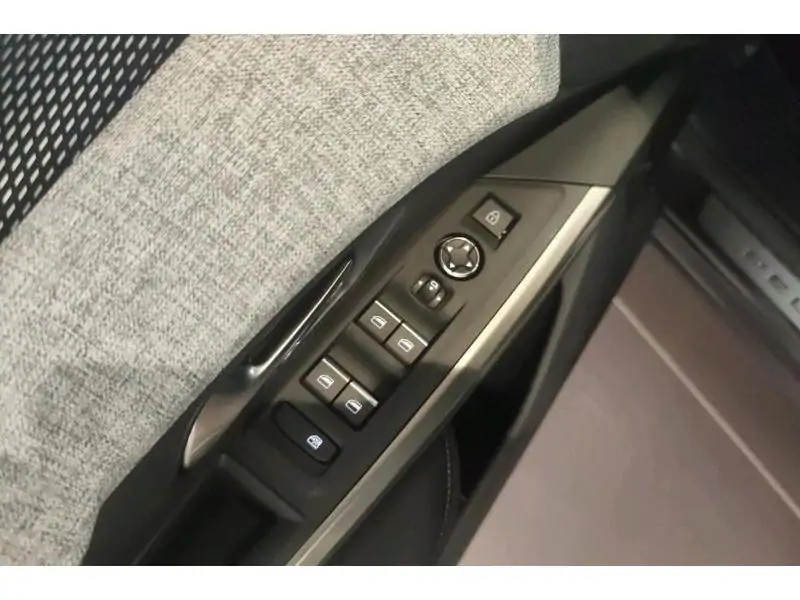 VEHICLE__CONDITION_SERVICE Peugeot 3008 NEW GT GREY 17