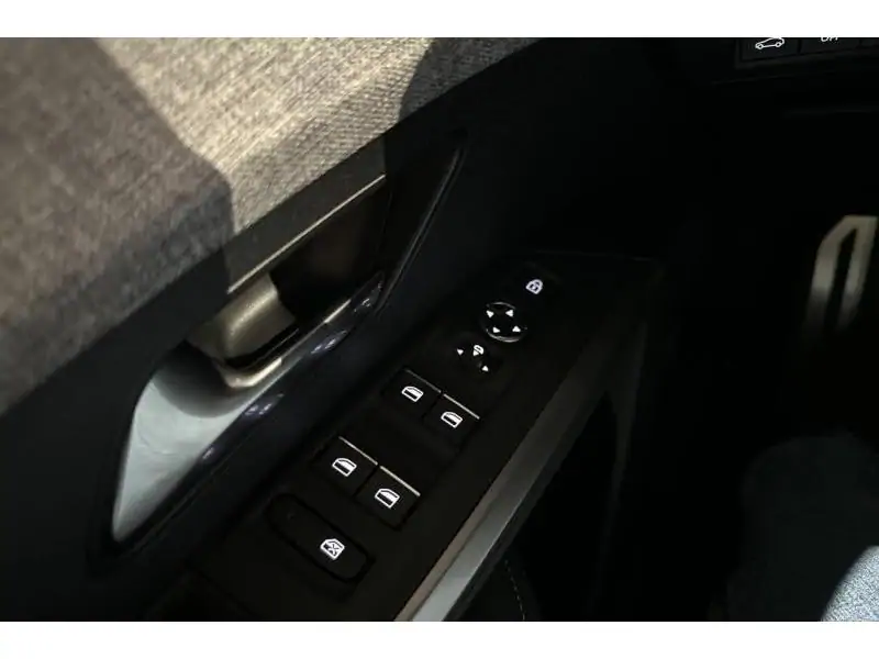 VEHICLE__CONDITION_SERVICE Peugeot 5008 GT Hybrid 136 e-DCS6 Full Opti GREY 17