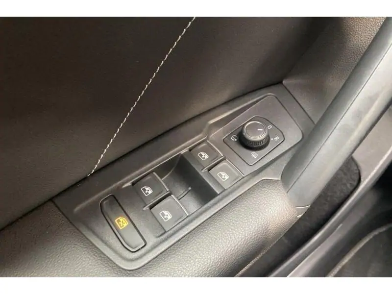 Occasion Volkswagen Tiguan R-Line - VIRTUAL COCKPIT - PDC WHITE 17