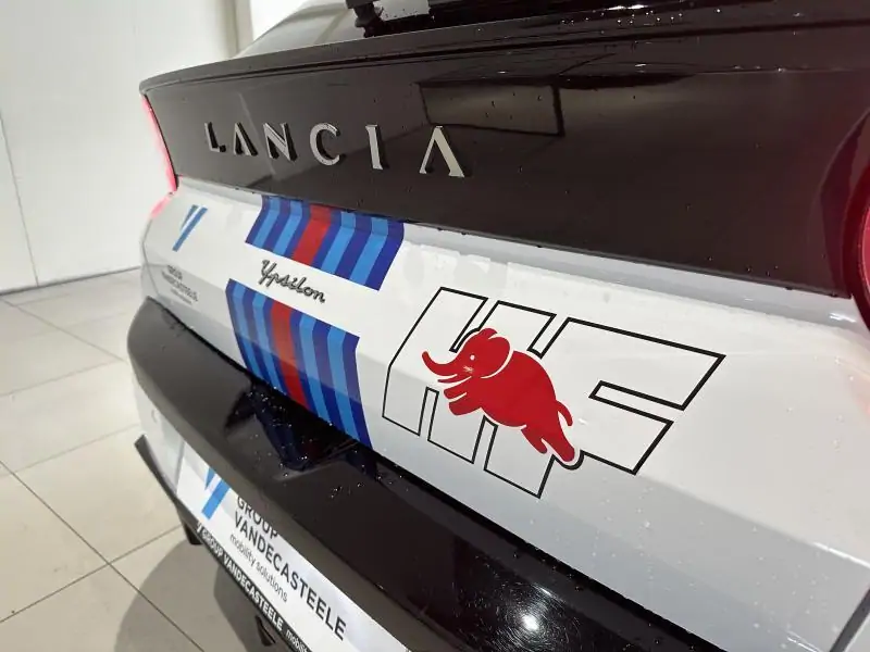 VEHICLE__CONDITION_SERVICE Lancia Ypsilon LX HYBRID Martini Racing Strip WHITE 3