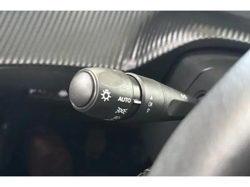 Occasion Peugeot 208 II & e- Style YELLOW 27