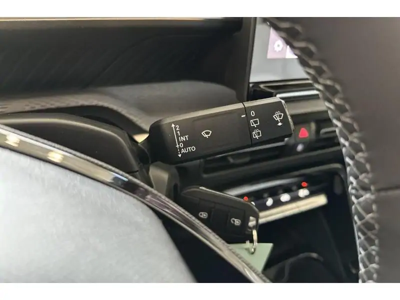 VEHICLE__CONDITION_SERVICE Citroen C3 and ë- IV Max RED 22