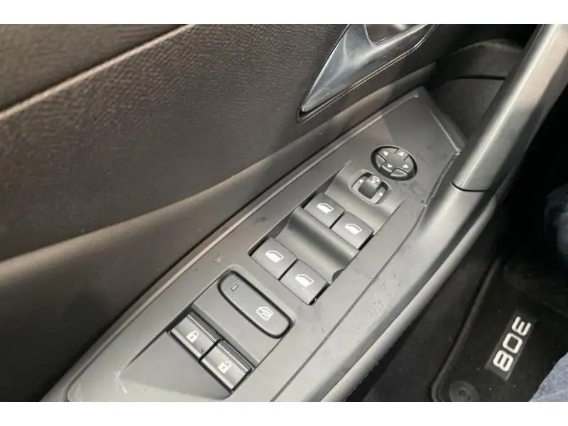 Occasion Peugeot 308 SW ALLURE Hybrid 136 e-DSC6 BLACK 17