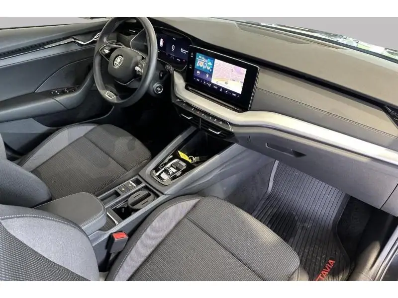 Occasion Skoda Octavia COMBI First Edition - 1.5 e-TSI DSG BLACK 2