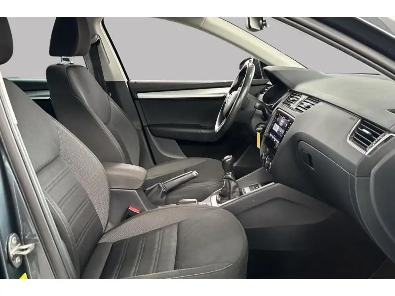 Occasion Skoda Octavia Break MANUAL GREY 8