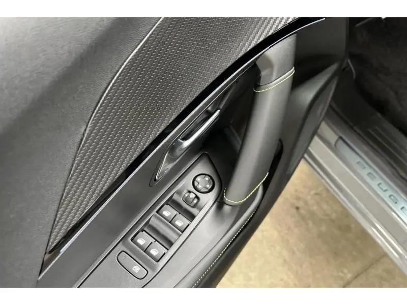 Démo Peugeot 2008 GT GREY 17