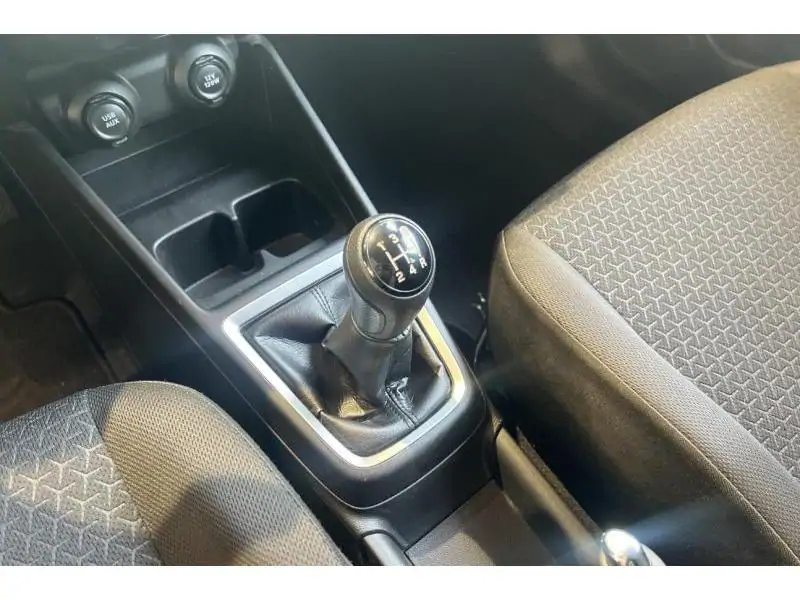 Occasion Suzuki Swift Berline MANUAL RED 16