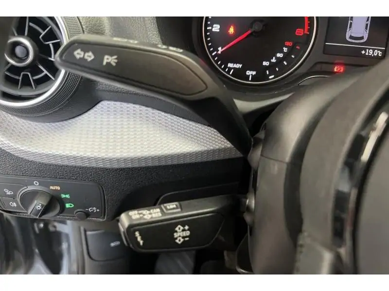 Occasion Audi Q2 S-LINE GREY 27
