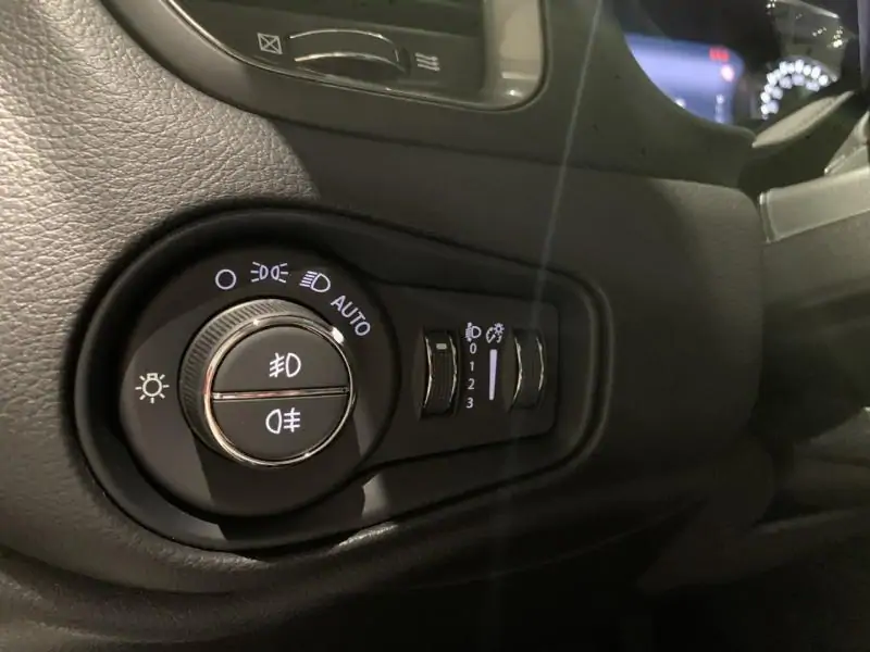 Occasion Jeep Renegade Limited e-Hybrid MHEV GREY 9