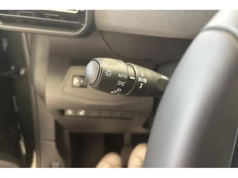 VEHICLE__CONDITION_SERVICE Peugeot Rifter STANDARD ALLURE GREEN 22