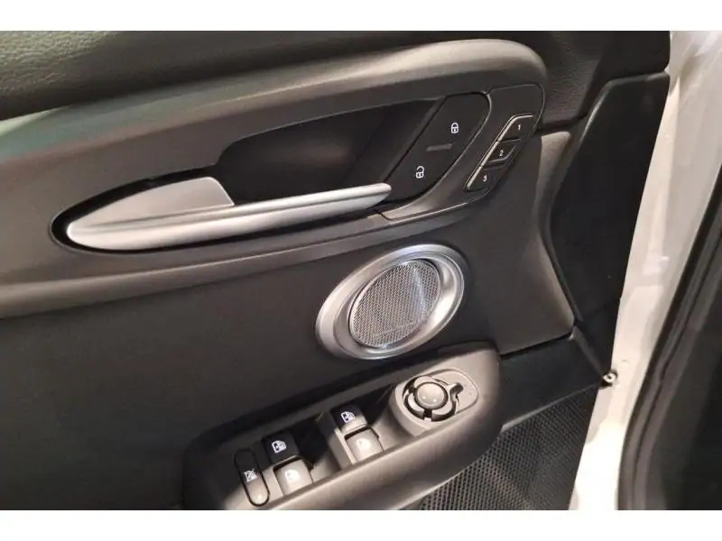 VEHICLE__CONDITION_SERVICE Alfa Romeo Tonale Hybrid 160 Tributo Italiano WHITE 17