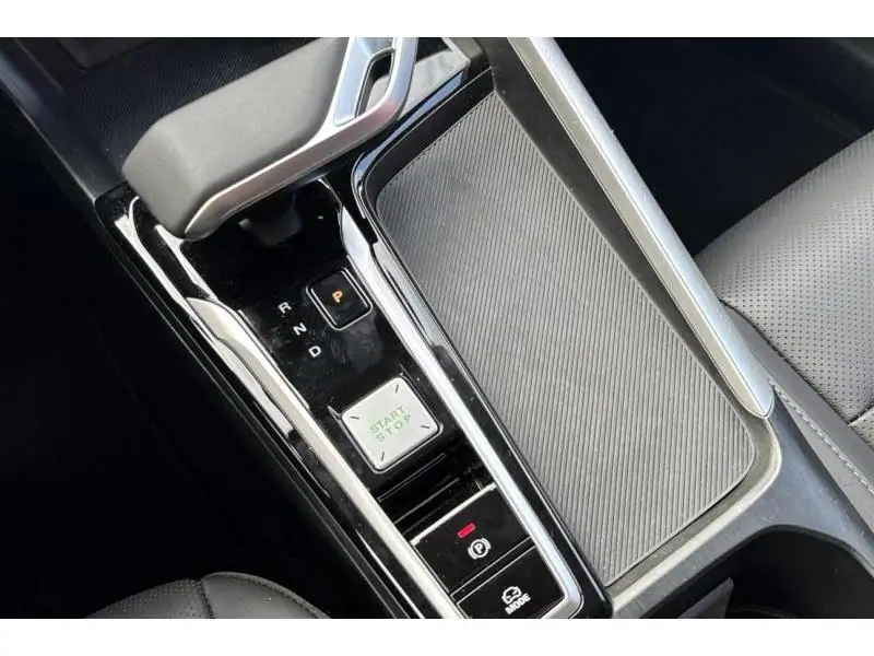 VEHICLE__CONDITION_SERVICE MG ZS LUXURY HEV RED 16