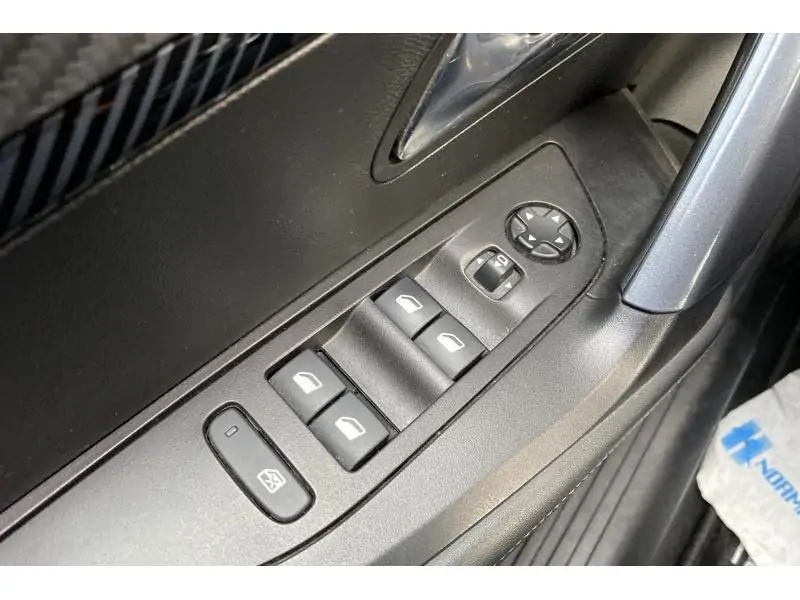 Occasion Peugeot 2008 II Allure BLACK 17