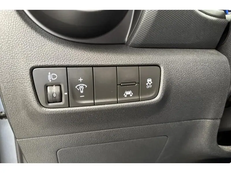 Occasion Hyundai Kona SUV MANUAL GREY 24