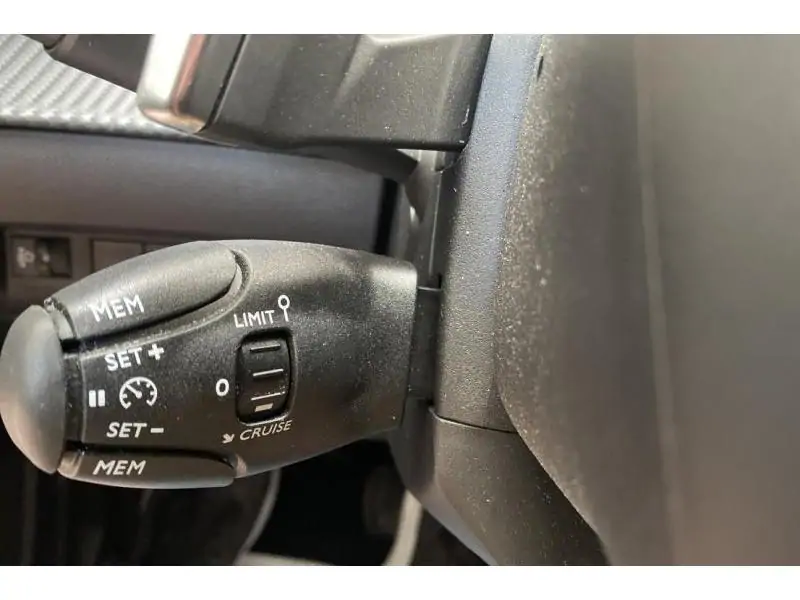 VEHICLE__CONDITION_SERVICE Peugeot 2008 ALLURE GREY 24
