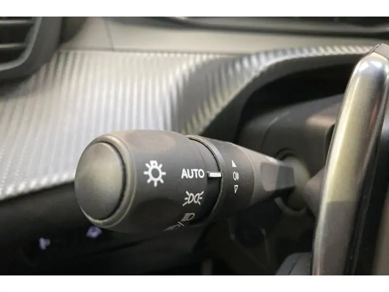 Occasion Peugeot 2008 Allure HYBRID 145 BLACK 23