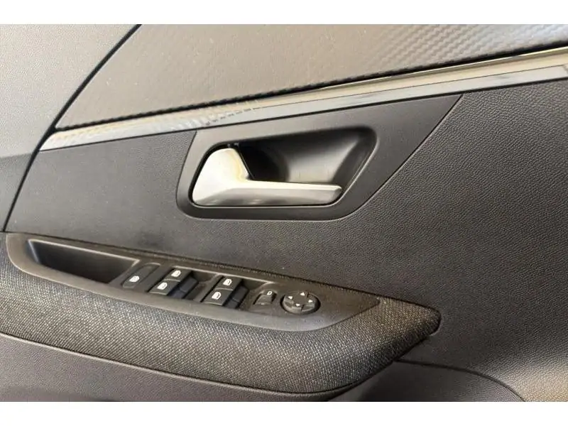 Occasion Peugeot 208 II & e- Style BLACK 17