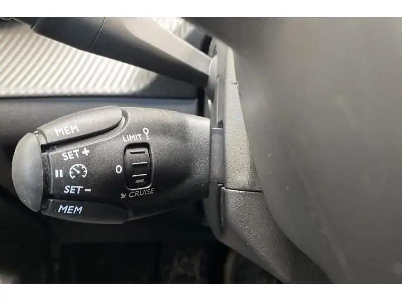 VEHICLE__CONDITION_SERVICE Peugeot 208 ALLURE GREY 24