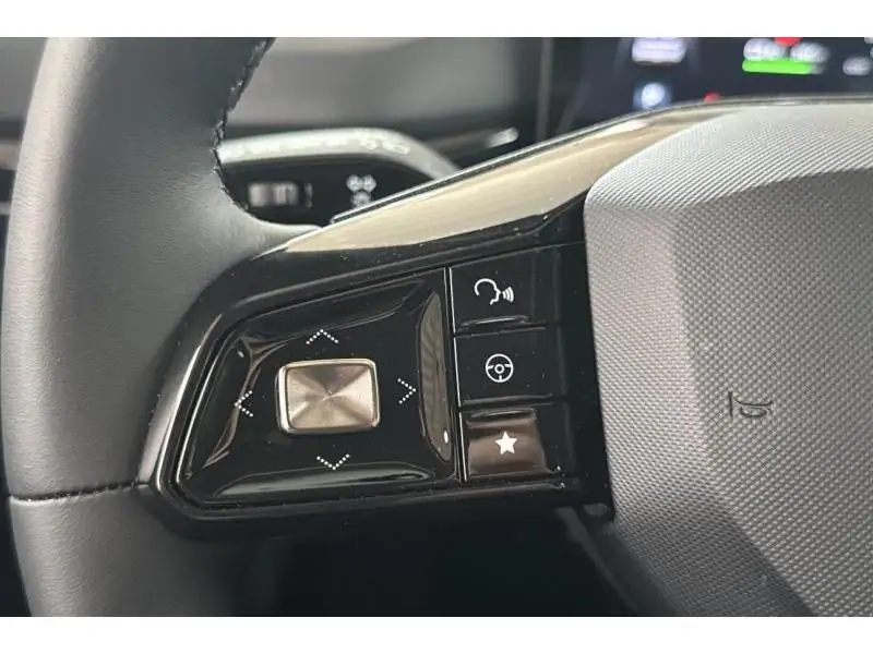 VEHICLE__CONDITION_SERVICE MG MG4 LUXURY TROPHY EXTENDED RANGE 77kW 520 KM RED 27