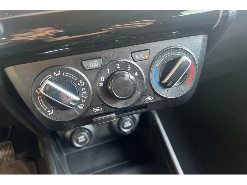 Occasie Suzuki Swift Berline MANUAL RED 15