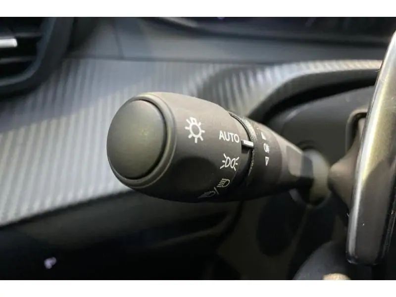 VEHICLE__CONDITION_SERVICE Peugeot 208 ALLURE*Dispo 04/2026 YELLOW 23