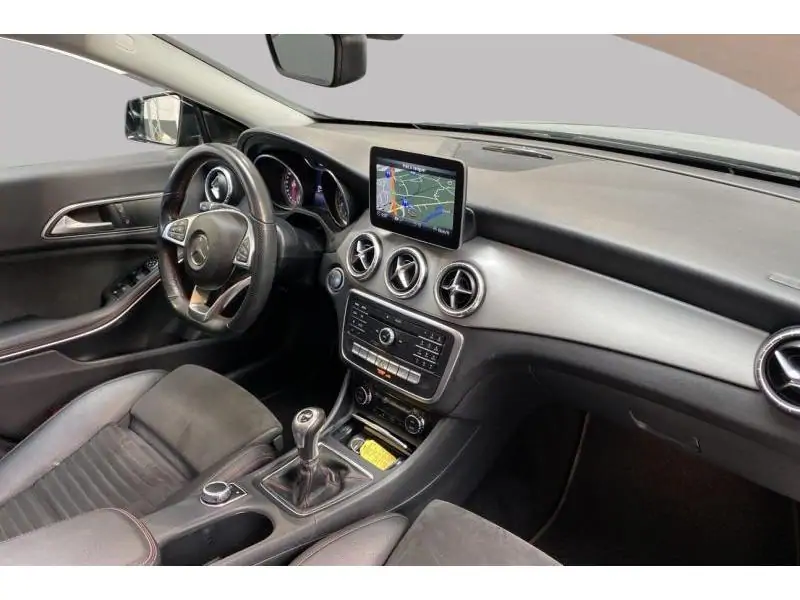 Occasie Mercedes-Benz CLA 180 AMG Line *Night Pack-Vision Pa BLACK 2
