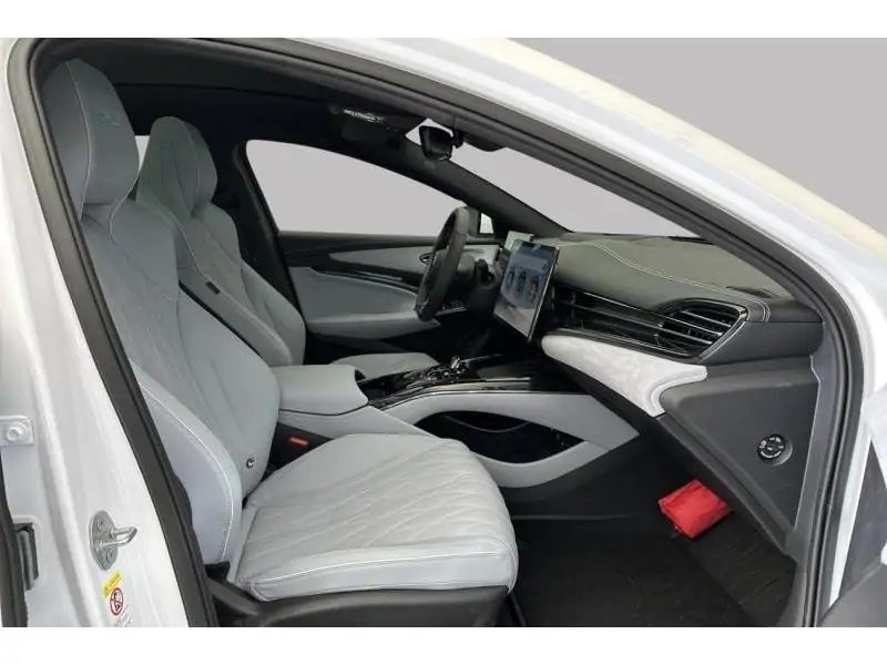 VEHICLE__CONDITION_SERVICE BYD SEAL EXCELLENCE WHITE 8