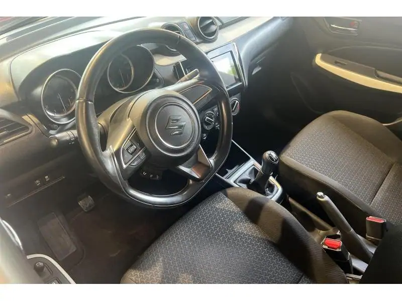 Occasie Suzuki Swift Berline MANUAL RED 9