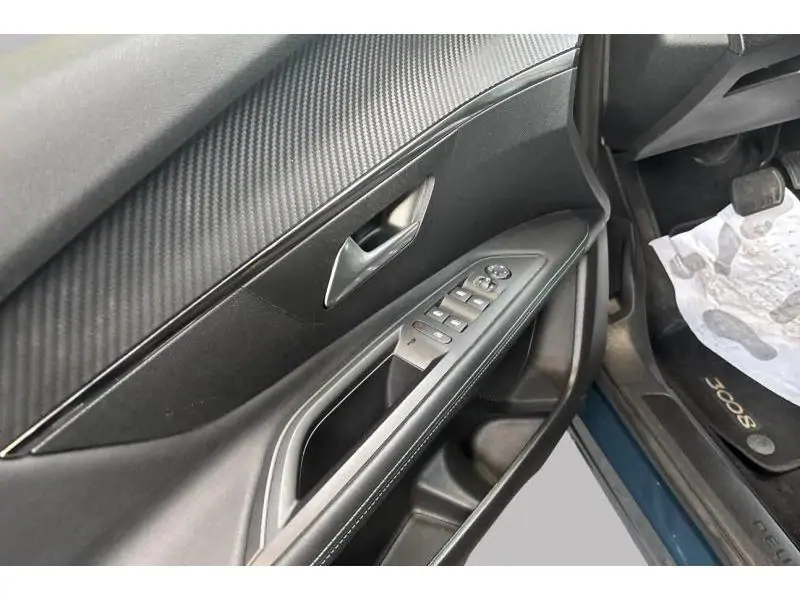 Occasie Peugeot 3008 Allure EAT8 Trekhaak BLUE 17