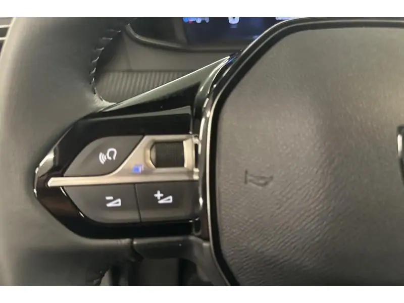 VEHICLE__CONDITION_SERVICE Peugeot 208 Allure 1.2 Turbo 100 Man.6 WHITE 23