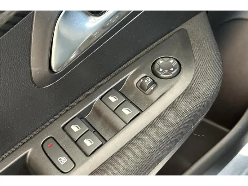 Occasion Peugeot 208 Active Pack - GPS - Carplay WHITE 25