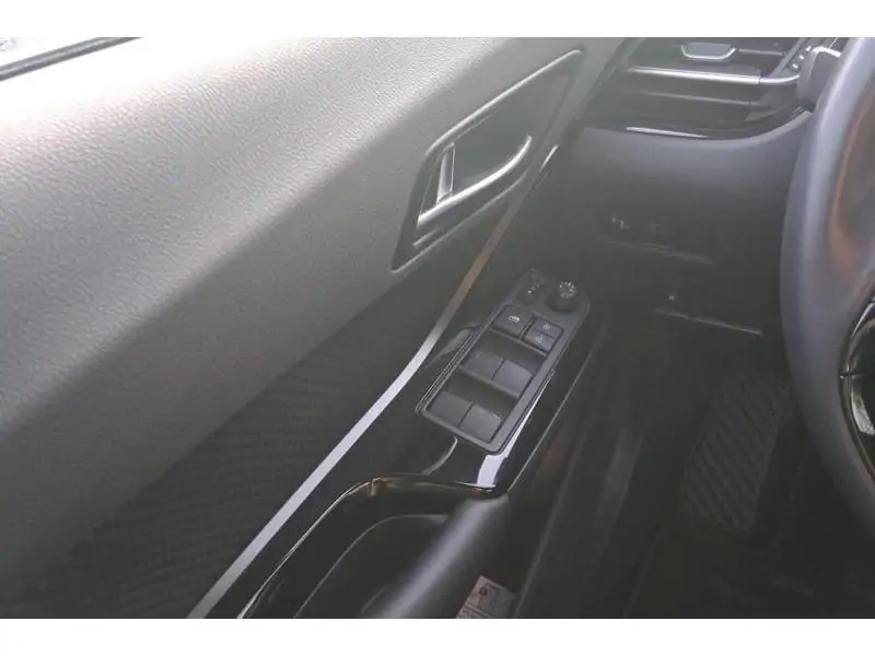 Occasie Toyota C-HR 1.8 Hybrid 2WD e-CVT Premium Bi-Tone 5d 72kW BLACK 17