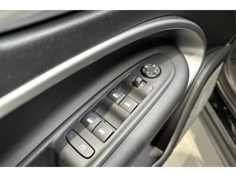VEHICLE__CONDITION_SERVICE Jeep Avenger ELECTRIC-Avenger Full Electric - Altitude BLACK 17