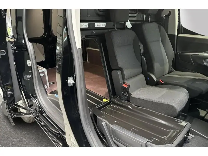 VEHICLE__CONDITION_SERVICE Peugeot Partner Light Full Option 3pl BLACK 26
