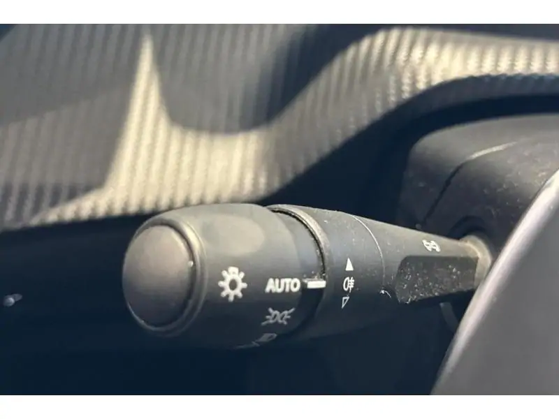 Occasion Peugeot 2008 Style Hybrid 136 BLACK 24