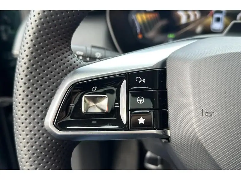 VEHICLE__CONDITION_SERVICE MG ZS HYBRID+ LUXURY GREEN 23