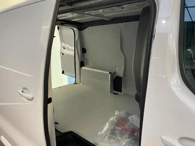 Démo Peugeot Expert e-Expert Standard 75 kWh 136 WHITE 8