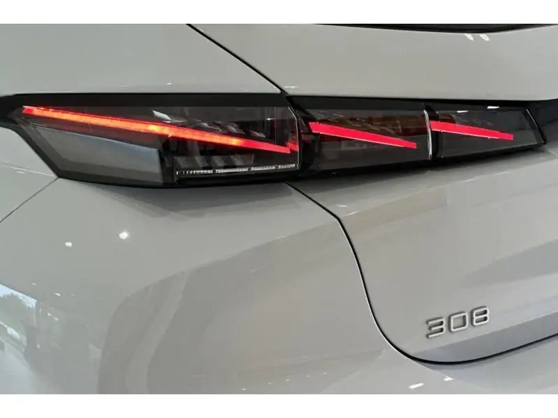 VEHICLE__CONDITION_SERVICE Peugeot 308 GT 1.6 Plug-in Hybrid 180 pk WHITE 32