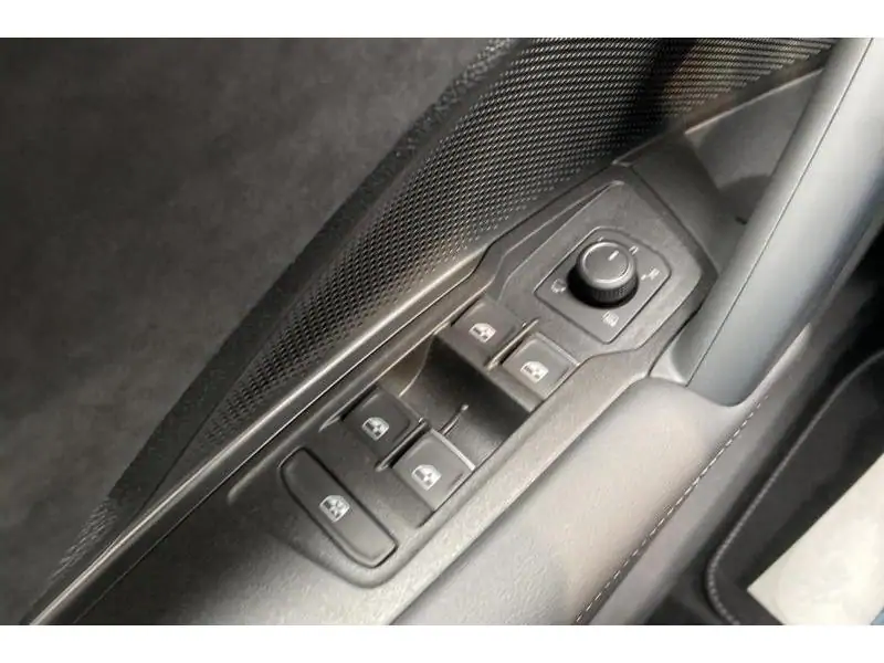 Occasion Volkswagen Tiguan R-Line* Caméra GPS Boite auto. GREY 17
