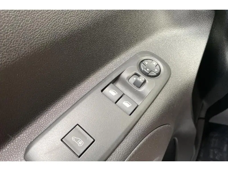 Démo Peugeot Partner ST LIGHT BLACK 17