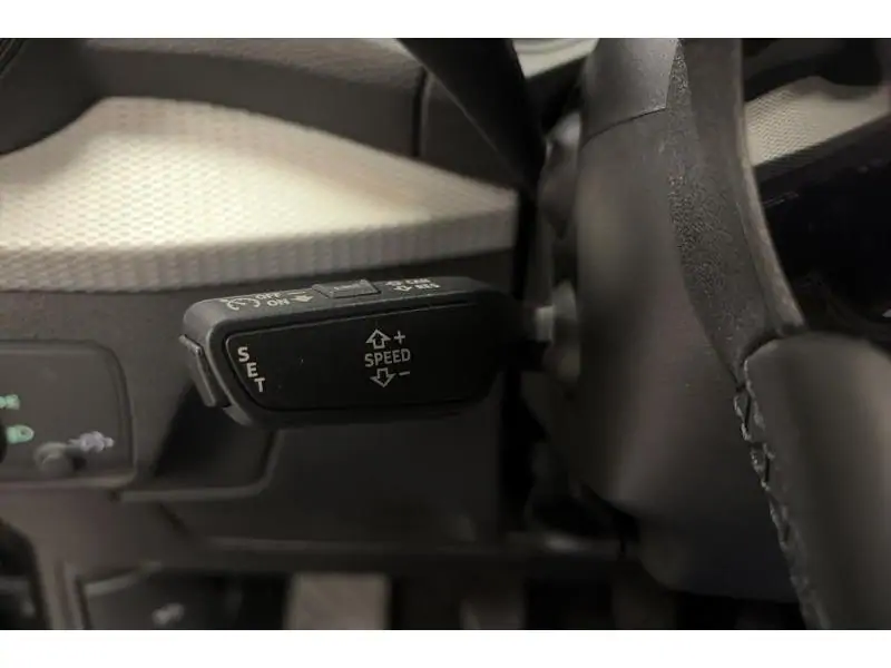 Occasion Audi Q2 30 TDI Attraction GREY 21