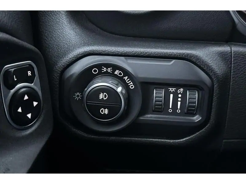 Occasion Jeep Wrangler SAHARA UNLIMITED GREY 24
