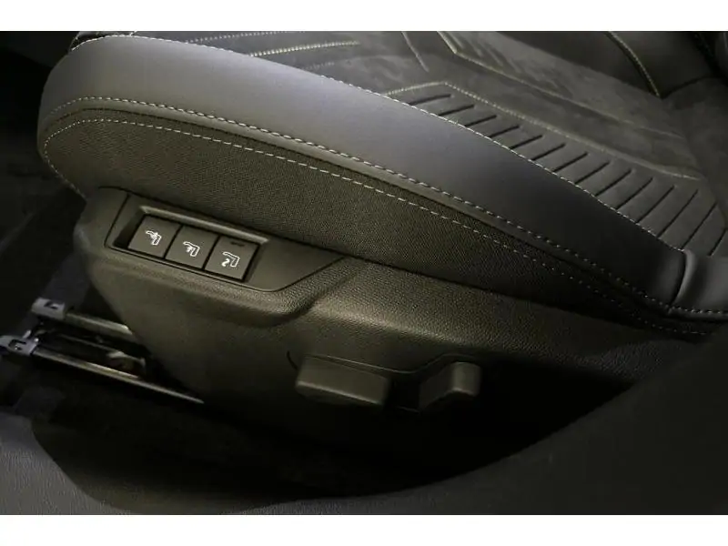 VEHICLE__CONDITION_SERVICE Peugeot e-208 GT Elektrische motor 156 pk BLACK 21