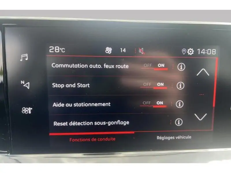Occasion Peugeot 208 gt line WHITE 17