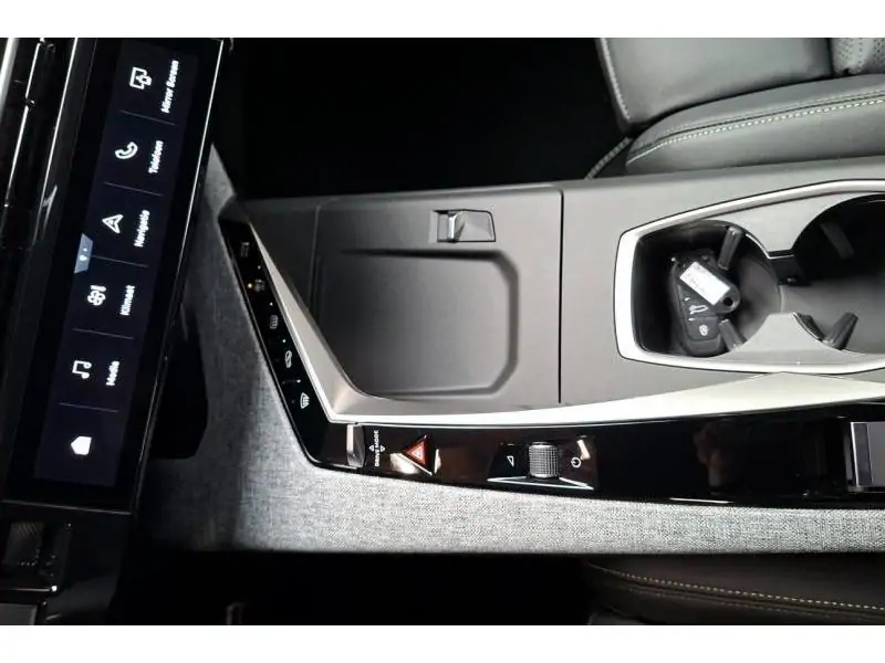 VEHICLE__CONDITION_SERVICE Peugeot 3008 E-GT EXCLUSIVE GREY 16