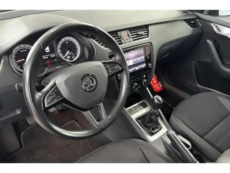 Occasion Skoda Octavia Break MANUAL GREY 9