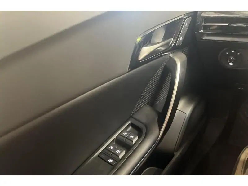 VEHICLE__CONDITION_SERVICE MG MG4 LUXURY TROPHY Extended Range 77 KWH RED 17